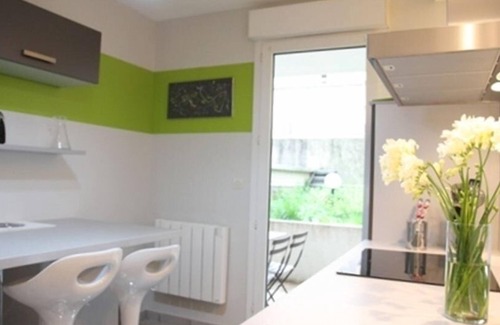Villette Gare Condo | Convenient City Escape with Private Outdoor Space & Spa