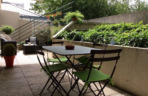 Villette Gare Condo | Convenient City Escape with Private Outdoor Space & Spa