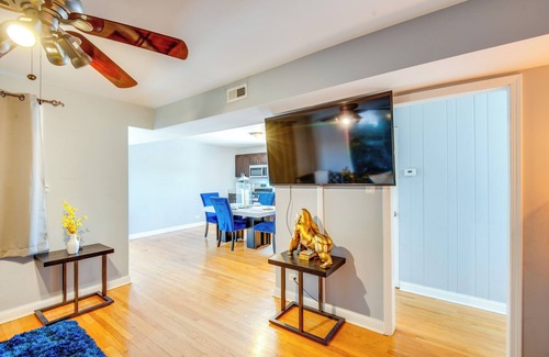 Ashburn Apartment | Walk to Train & Bus: Updated Chicago Apartment