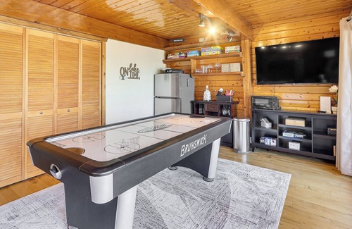 Manhattan Cottage | Serene Oceanfront Retreat with Covered Patio & Sun Deck