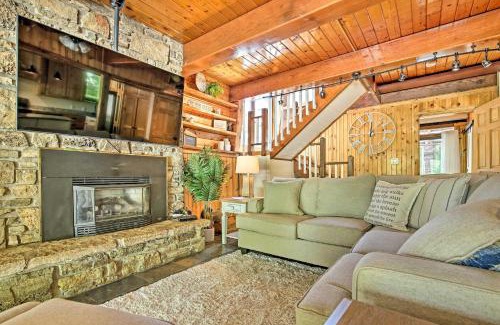 Manhattan House | Idyllic Secluded Retreat with Patio and Sun Deck Awaits