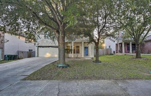 San Marcos House | Walk to Tx State 5 beds Firepit Grill