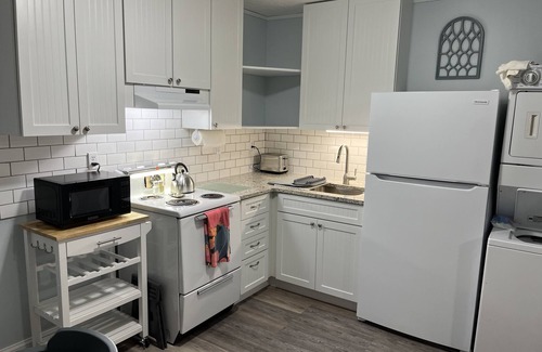 Shelby Cottage | Explore Uptown Shelby: Walk to Earl Scruggs Center & More