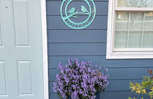 Shelby Cottage | Explore Uptown Shelby: Walk to Earl Scruggs Center & More