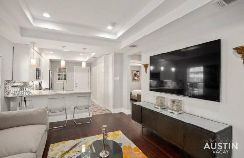 Swede Hill House | Convenient Stay Near UT and E 6th in Family-Friendly Home