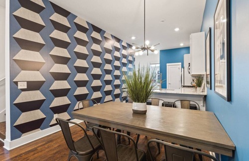 Hillsboro West End Apartment | Walk to Vanderbilt & Belmont with Garage & Rooftop Deck