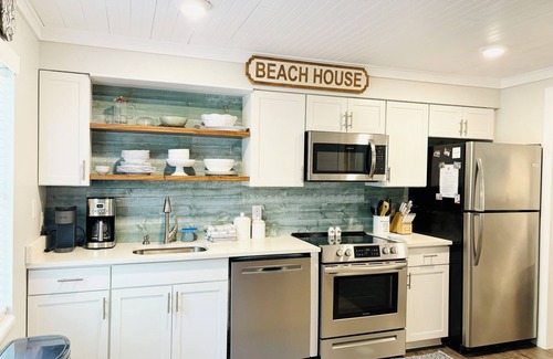 Demere Park Condo | Relax at The Turtle Nest - Steps from Pier Village & Pool