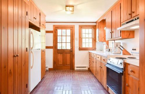 Eastham House | Stunning Cove Views Just Steps from the Water