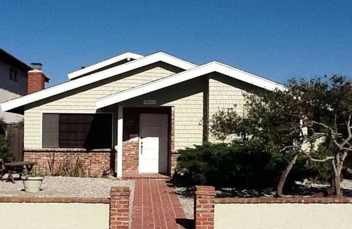 Oxnard Shores House | Walk to waves from lovely 3 bed 2 bath house