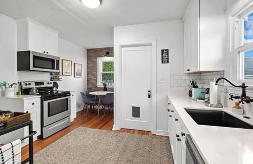 West Ridge House | Unwind Near Wineries & Restaurants with Pet-Friendly Amenities