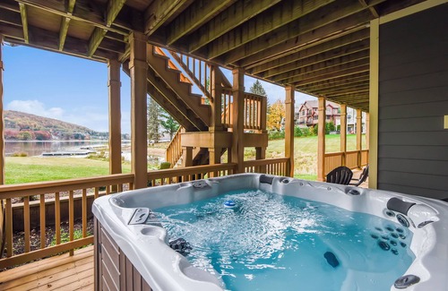 McHenry House | Lakefront Oasis: Guest Rated 9.8 with Pool & Spa Access