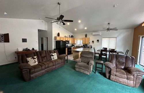 Pinetop-Lakeside Cabin | Relax in Pinetop Paradise: Cozy Cabin with Lake Views