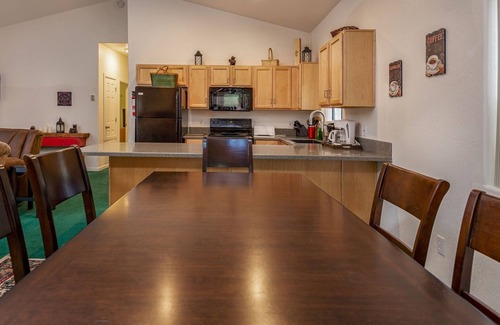 Pinetop-Lakeside Cabin | Relax in Pinetop Paradise: Cozy Cabin with Lake Views