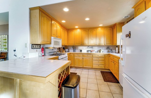 Pla-Vada Woodlands Cabin | Walk to Yuba River & Beach: Pet-Friendly Cabin