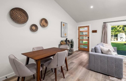 Barton Hills House | Convenient Access to Zilker! King Bed, Hot Tub & Putting Green