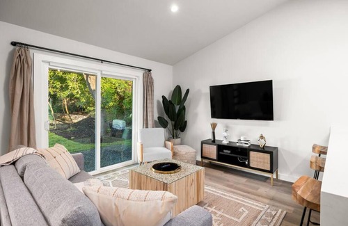 Barton Hills House | Convenient Access to Zilker! King Bed, Hot Tub & Putting Green