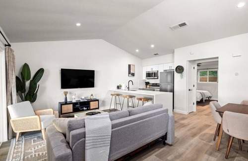 Barton Hills House | Convenient Access to Zilker! King Bed, Hot Tub & Putting Green