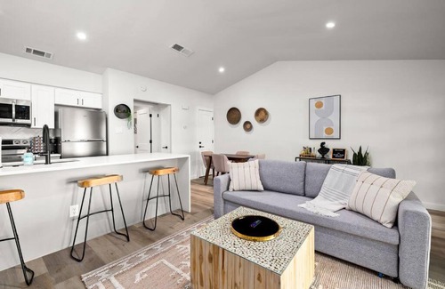 Barton Hills House | Convenient Access to Zilker! King Bed, Hot Tub & Putting Green
