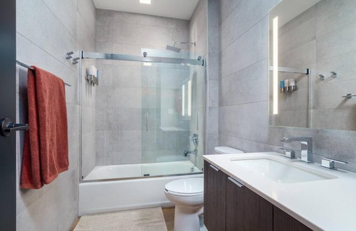 Berkeley House | Trendy Tennyson Retreat with Rooftop Patio & Pet Friendly