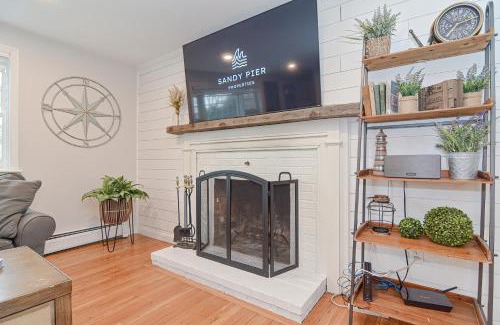 West Dennis House | Inviting Getaway: Walk2Beach, Hot Tub & Pet-Friendly Fun