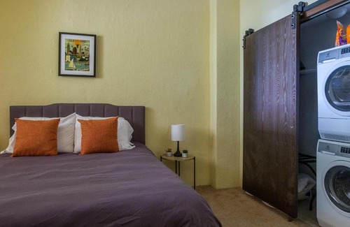 Gateway District Apartment | Convenient 1BR Downtown Apartment by Frontdesk