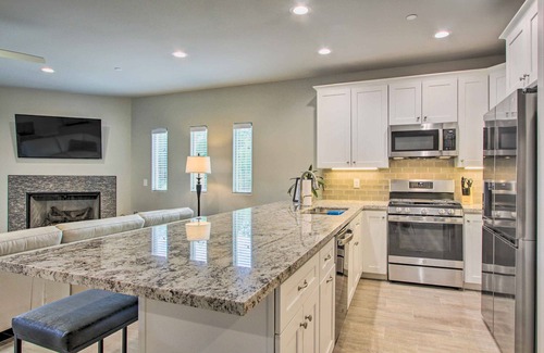 Cave Creek House | Prime Cave Creek Townhome with Private Patio & Top Amenities!
