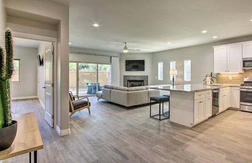 Cave Creek House | Prime Cave Creek Townhome with Private Patio & Top Amenities!