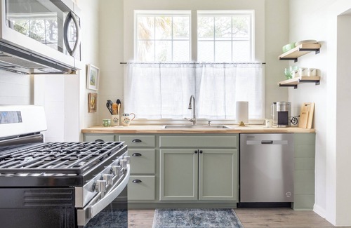La Grange House | Walkable Cottage w/Fire Pit | 15 min from Round Top | Francis @ Grace Inn