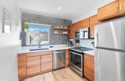 Roosevelt Apartment | Cozy DTPH Studio with Pool, Parking and Ocean Views