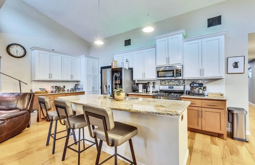 Govalle House | Walkable East Austin Oasis with Jacuzzi