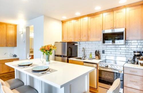 Bend Apartment | Inviting Bend Condo with Pool & Hot Tub Access