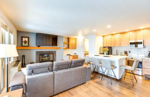 Bend Apartment | Inviting Bend Condo with Pool & Hot Tub Access