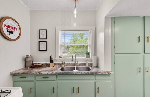 Kamm's Corners Apartment | Explore Kamm's Corners: Family-Friendly and Pet Welcoming