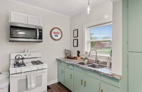 Kamm's Corners Apartment | Explore Kamm's Corners: Family-Friendly and Pet Welcoming