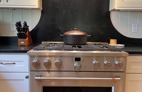 Athens House | Ideal Location Near Gameday and Five Points with Breakfast