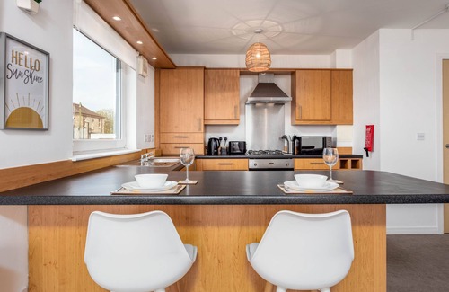 Kilmarnock Apartment | Cozy Walker Suite No52 with Kitchen & Breakfast Included