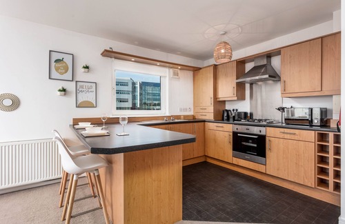 Kilmarnock Apartment | Cozy Walker Suite No52 with Kitchen & Breakfast Included