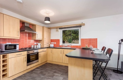 Kilmarnock Apartment | Walker Suite No82 - Family-Friendly Donnini Apartments