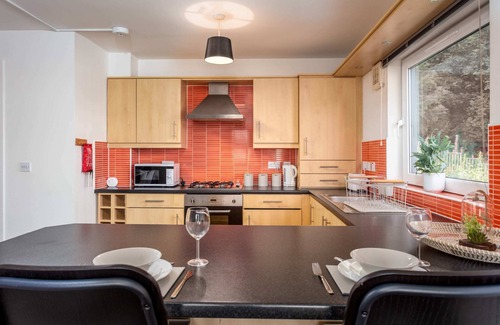 Kilmarnock Apartment | Walker Suite No82 - Family-Friendly Donnini Apartments