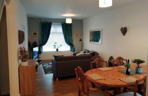 Maesteg House | Walkers Retreat: Family-Friendly Getaway Near Port Talbot