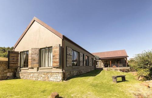 Dullstroom House | Experience Walkersons Estate Red Oak Ridge with Spa & Dining