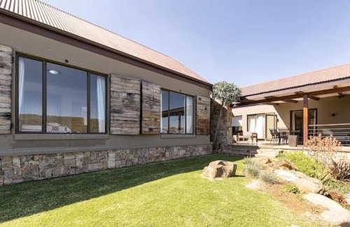 Dullstroom House | Experience Walkersons Estate Red Oak Ridge with Spa & Dining