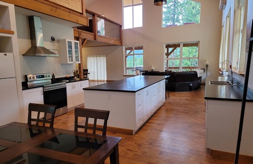 Christina Lake House | Family-Friendly Retreat Steps from Christina Lake - 10/10 Rated