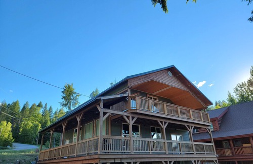Christina Lake House | Family-Friendly Retreat Steps from Christina Lake - 10/10 Rated