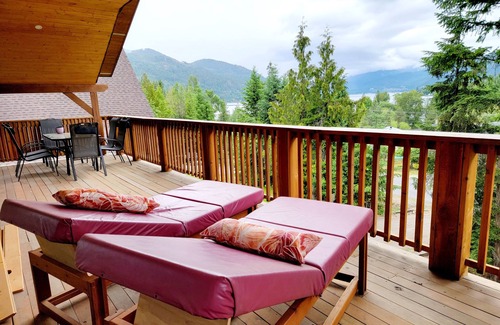 Christina Lake House | Family-Friendly Retreat Steps from Christina Lake - 10/10 Rated