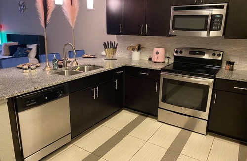 Uptown Apartment | Convenient Stay Steps from American Airlines Center