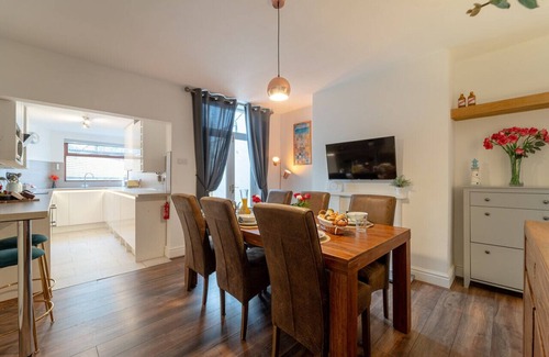 Clitheroe House | Convenient Stay Near Town with Family-Friendly Amenities