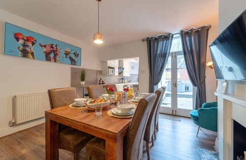Clitheroe House | Convenient Stay Near Town with Family-Friendly Amenities