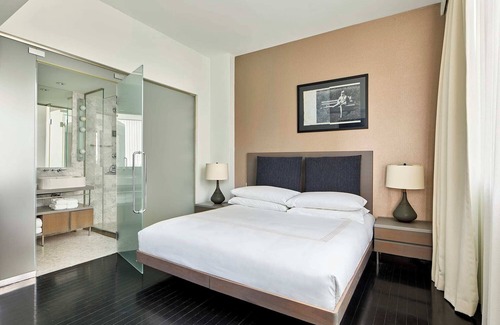Tribeca Hotel | Walking Distance to Balloon Saloon & Brooklyn Bridge, Bring Your Furry Friends!