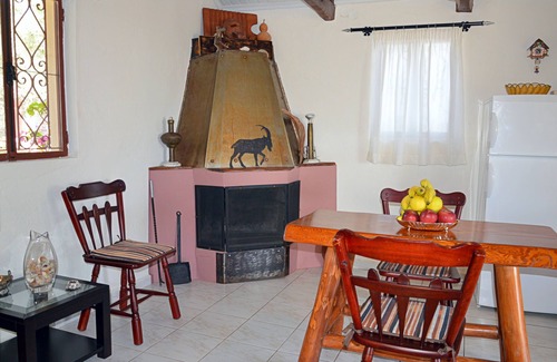 Makrys Tichos Villa | Seaview Retreat: Steps to Beach with Private Pool & Amenities